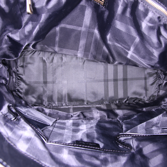 Sac cabas Burberry en toile matelassée noire et cuir noir - Detail D2