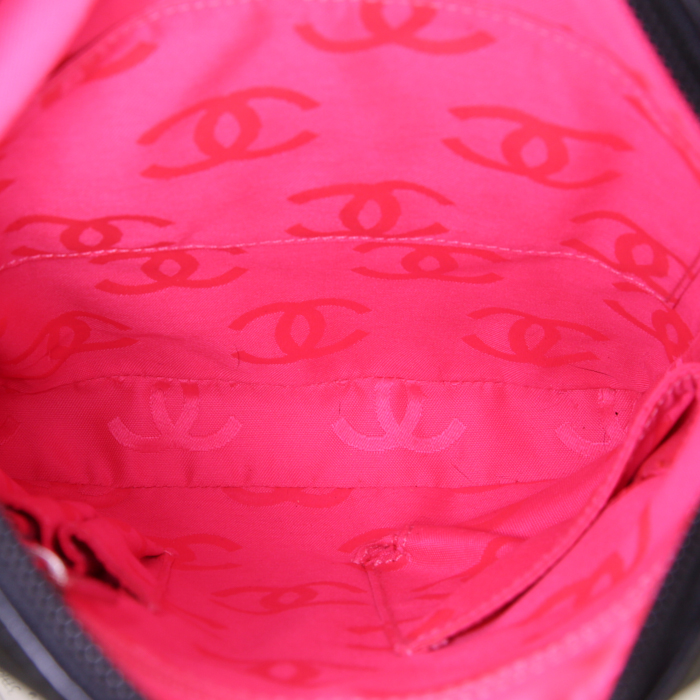 Sac bandoulière Chanel Cambon en cuir matelassé noir - Detail D2