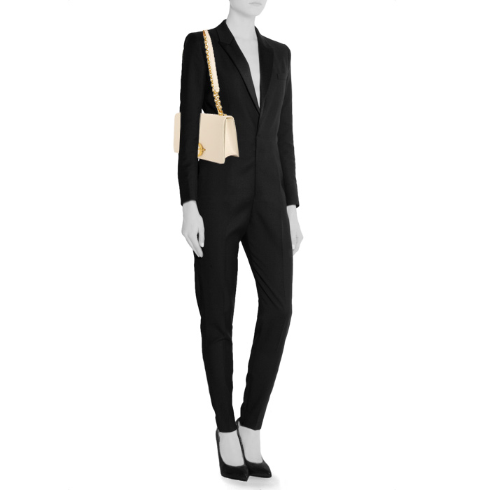 Bolso bandolera Dior Caro modelo mediano en charol blanco - Detail D1