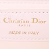 Borsa a tracolla Dior Caro modello medio in pelle verniciata bianca con motivo - Detail D4 thumbnail