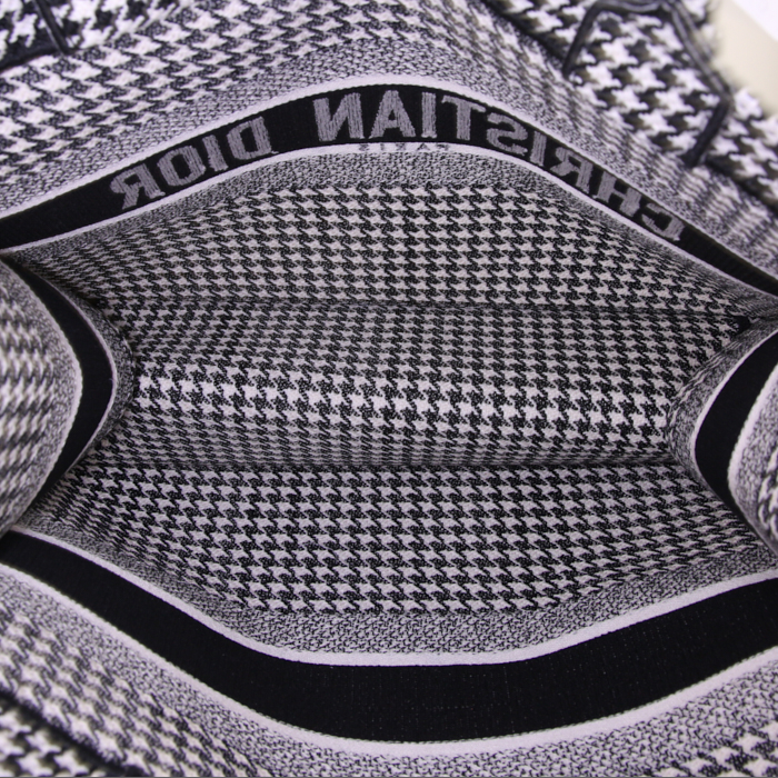 Sac cabas Dior Book Tote petit modèle en toile noire et blanche - Detail D2