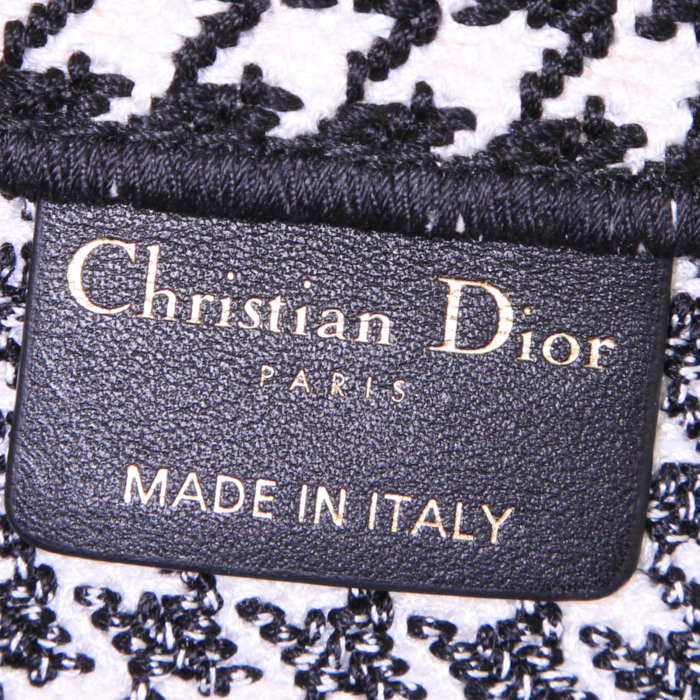 Bolso Cabás Dior Book Tote modelo pequeño en lona negra y blanca - Detail D3