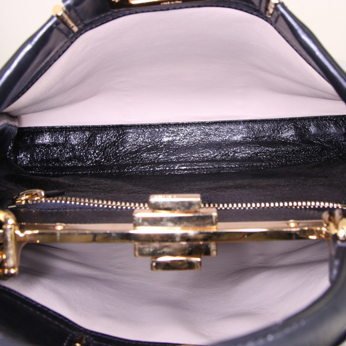Sac à main Fendi Peekaboo moyen modèle en cuir verni noir - Detail D3
