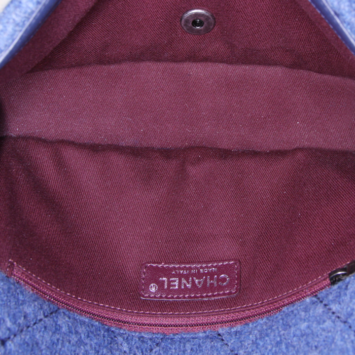 Bolso de mano Chanel Timeless en tejido de lana azul y negro - Detail D3