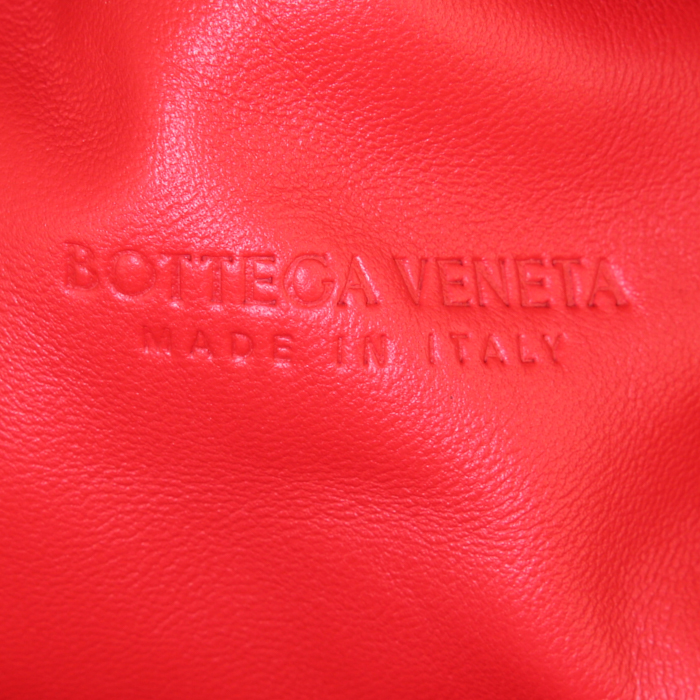 Pochette Bottega Veneta The Pouch in pelle intrecciata rossa - Detail D3