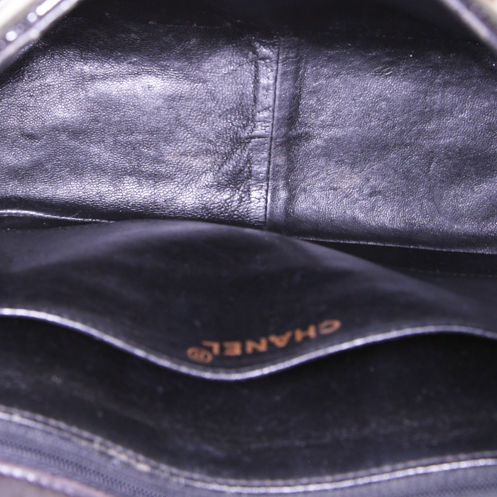 Sac à main Chanel Vintage en cuir matelassé noir - Detail D2