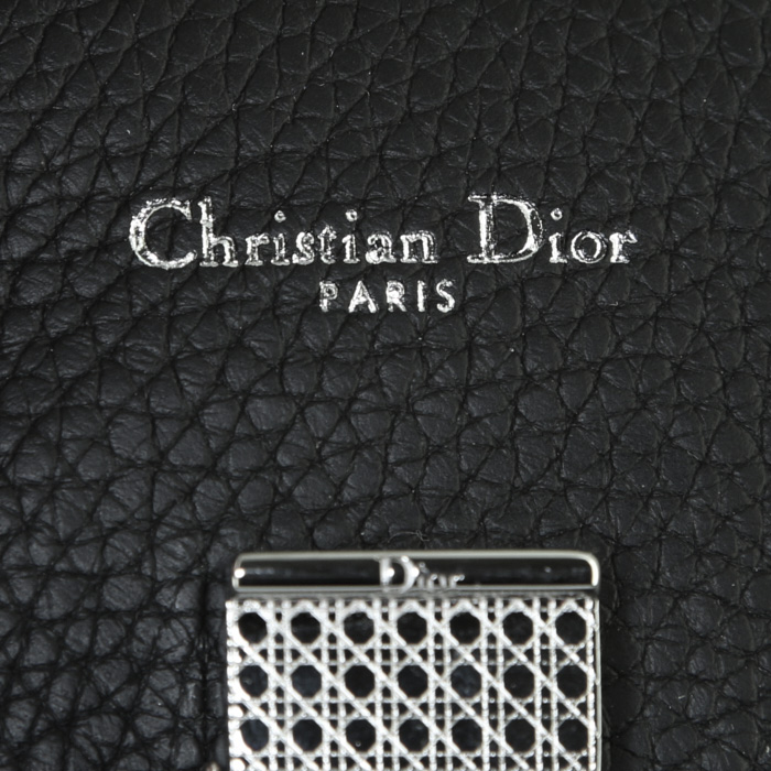 Dior Diorever handbag in black grained leather - Detail D4