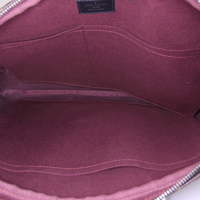 Porta-documentos Louis Vuitton Dandy en lona Monogram marrón y cuero negro - Detail D3