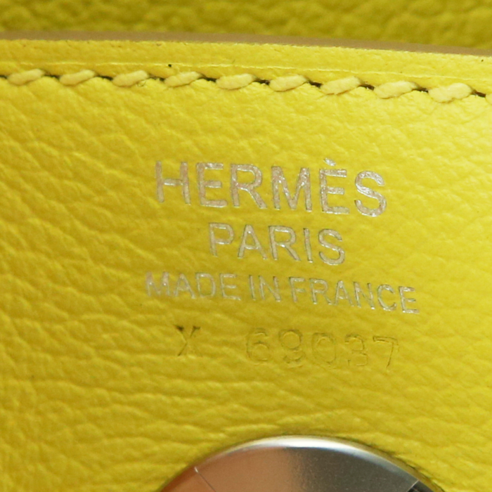 Hermes Lindy handbag in yellow Lime Swift leather - Detail D3
