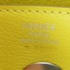 Bolso de mano Hermes Lindy en cuero swift amarillo Lime - Detail D3 thumbnail