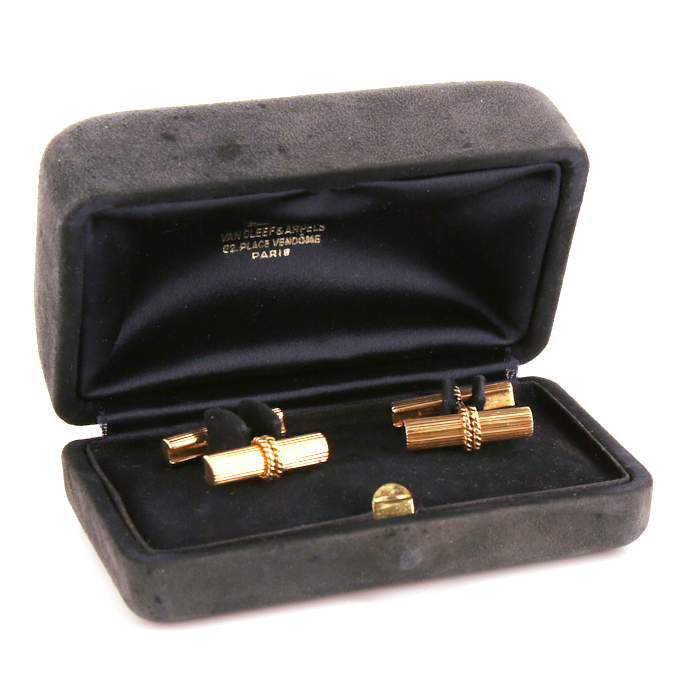 Paire de boutons de manchette époque années 70 Van Cleef & Arpels en or jaune - Detail D2