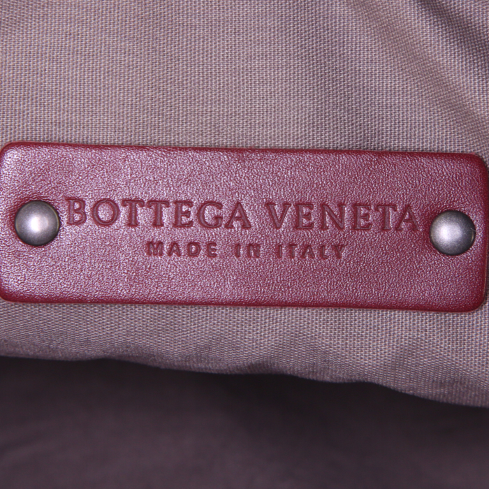 Bolso bandolera Bottega Veneta Messenger en cuero trenzado color burdeos - Detail D3