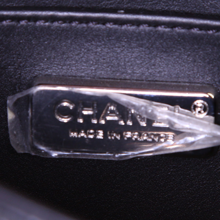 Chanel Mini Timeless shoulder bag in black leather - Detail D3