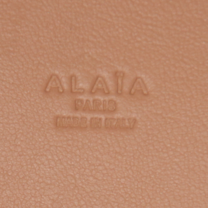 Shopping bag Alaïa Mina in pelle nude con motivo a fori - Detail D3