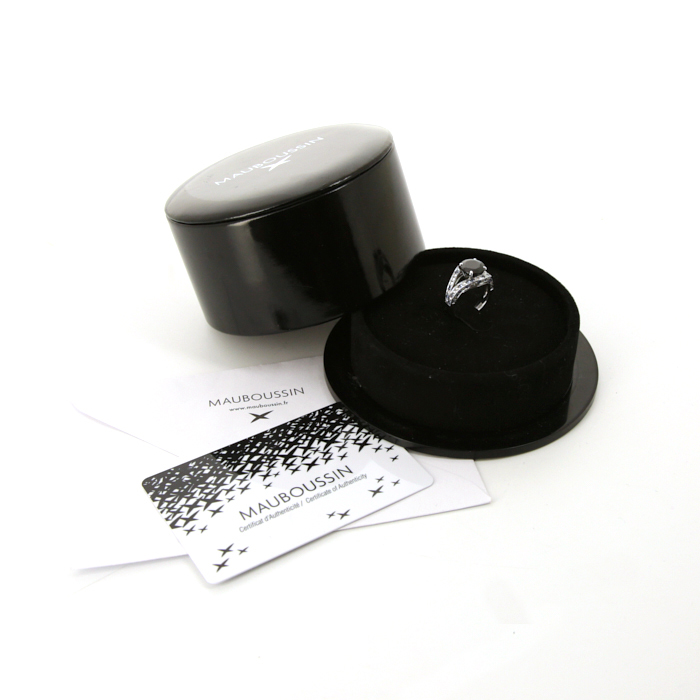 Bague Mauboussin Ni Naive Ni Soumise en or blanc,  saphirs et diamants - Detail D2