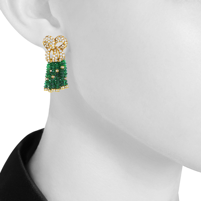 Vintage earrings in yellow gold,  diamonds and emerald - Detail D1
