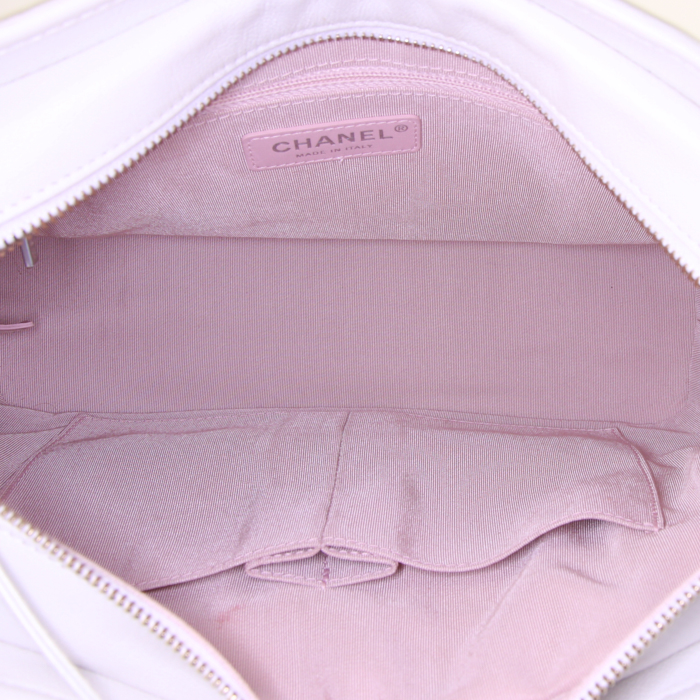 Sac bandoulière Chanel Gabrielle  en cuir matelassé blanc et cuir verni blanc - Detail D2