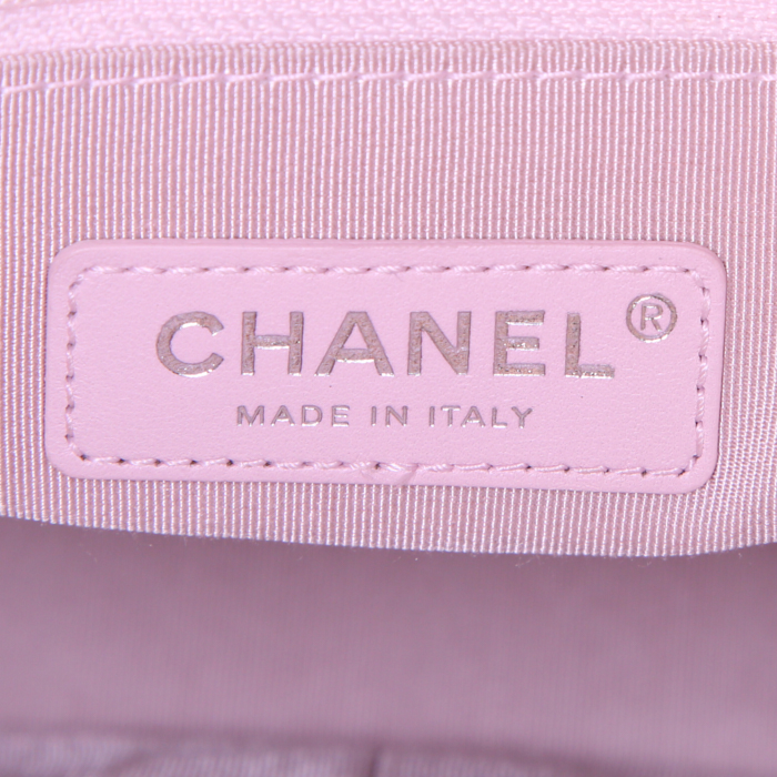 Sac bandoulière Chanel Gabrielle  en cuir matelassé blanc et cuir verni blanc - Detail D4