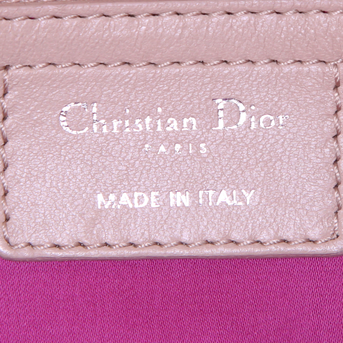 Bolso de mano Dior Dior Soft en cuero acolchado beige - Detail D4