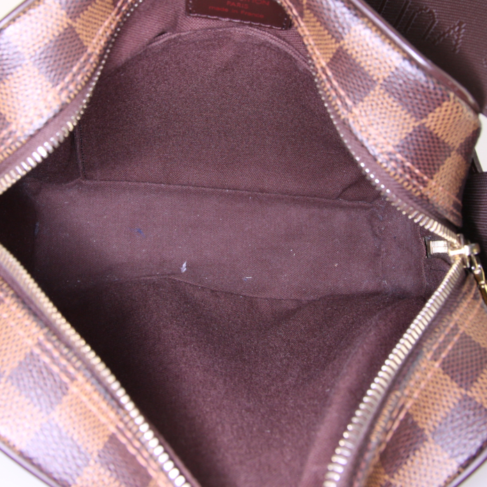 Borsa a tracolla Louis Vuitton Olav in tela a scacchi ebana e pelle lucida marrone - Detail D2