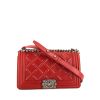 Chanel Boy shoulder bag in red quilted leather - 360 thumbnail