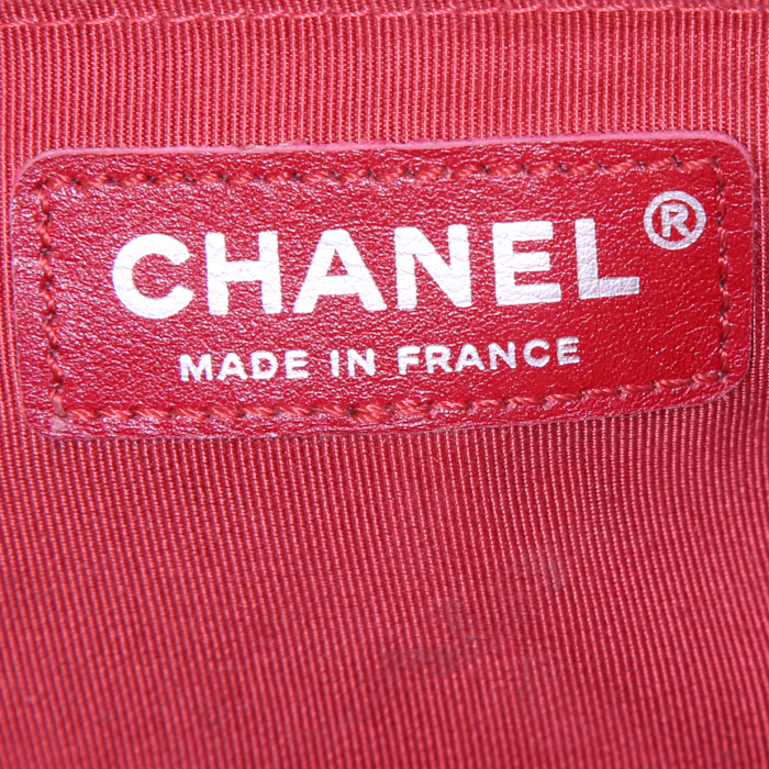 Borsa a tracolla Chanel Boy in pelle trapuntata rossa - Detail D4