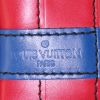 Sac à main Louis Vuitton petit Noé en cuir épi bleu rouge et vert - Detail D3 thumbnail