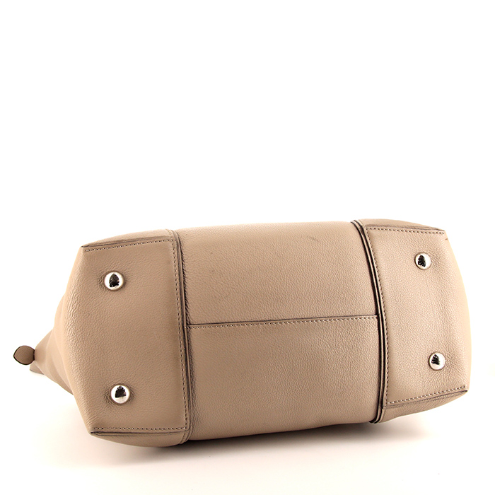 Louis Vuitton Lockit handbag in beige leather - Detail D5