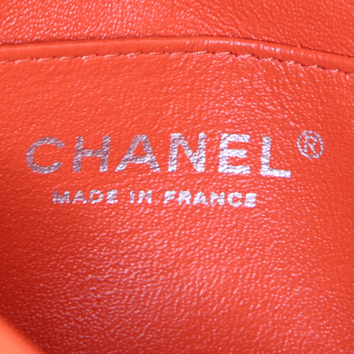 Chanel Timeless mini handbag in orange quilted leather - Detail D3