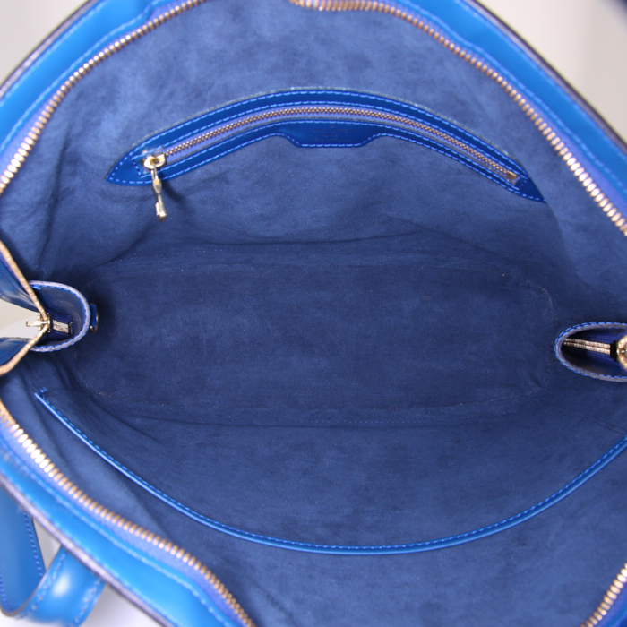 Sac à main Louis Vuitton Lussac en cuir épi bleu - Detail D2