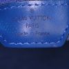 Sac à main Louis Vuitton Lussac en cuir épi bleu - Detail D3 thumbnail