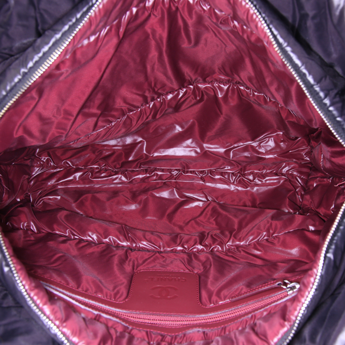 Sac à main Chanel Coco Cocoon en toile matelassée noire et cuir noir - Detail D2