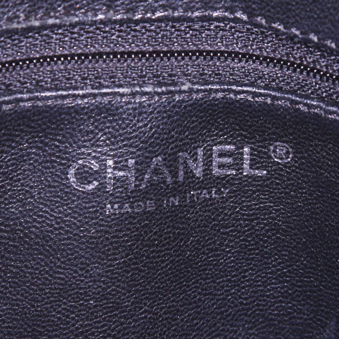 Chanel Medaillon - Bag handbag in black quilted grained leather - Detail D3