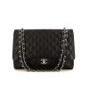 Chanel  Timeless Maxi Jumbo handbag  in black quilted grained leather - 360 thumbnail