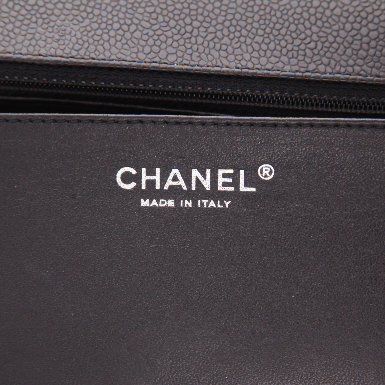 Sac à main Chanel  Timeless Maxi Jumbo en cuir grainé matelassé noir - Detail D2