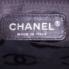 Bolso Cabás Chanel Cambon en cuero acolchado beige y negro - Detail D3 thumbnail