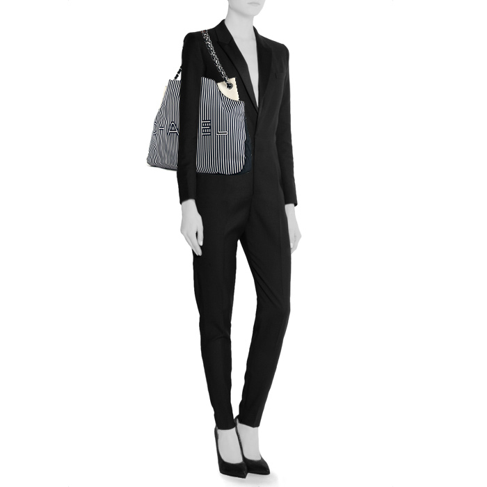 Borsa Chanel Cruise Line Canvas in tela blu marino e bianca a righe e pelle bianca - Detail D1