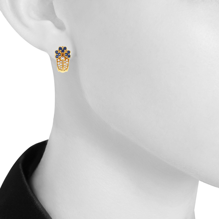 Boucheron 1980's earrings for non pierced ears in yellow gold,  diamonds and sapphires - Detail D1