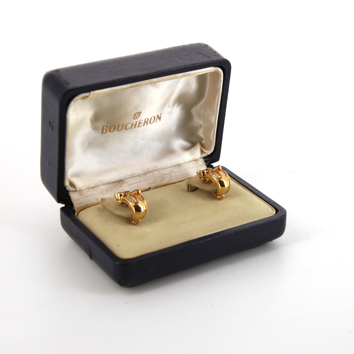 Boucheron 1980's earrings for non pierced ears in yellow gold,  diamonds and sapphires - Detail D2