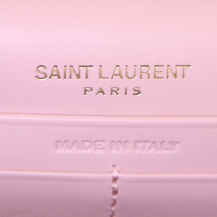 Saint Laurent Kate Pompon shoulder bag in varnished pink leather - Detail D3