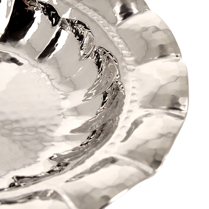 Christian Dior, coupe en métal argenté et martelé, signée - Detail D2