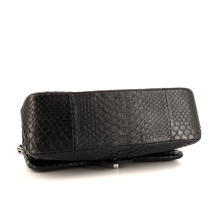 Chanel  Timeless Jumbo handbag  in black python - Detail D5