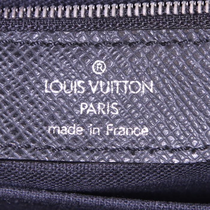 Bolso bandolera Louis Vuitton Alexei en cuero taiga negro - Detail D3