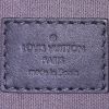 Porta-documentos Louis Vuitton Dandy en cuero monogram huella negro - Detail D4 thumbnail