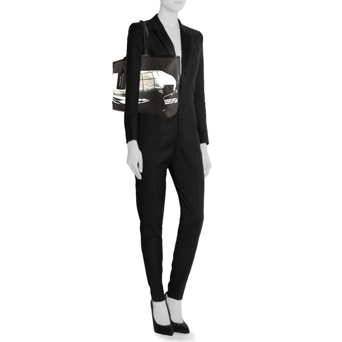 Chanel shopping bag in black canvas and black leather - Detail D1