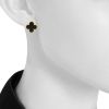 Paire de boucles d'oreilles Van Cleef & Arpels Alhambra Vintage en or jaune et onyx - Detail D1 thumbnail