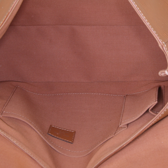 Sac à main Louis Vuitton Ségur en cuir épi gold - Detail D2