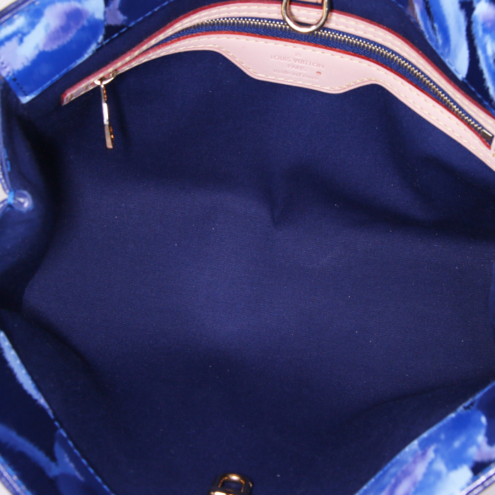 Louis Vuitton Catalina handbag in blue monogram patent leather and natural leather - Detail D2