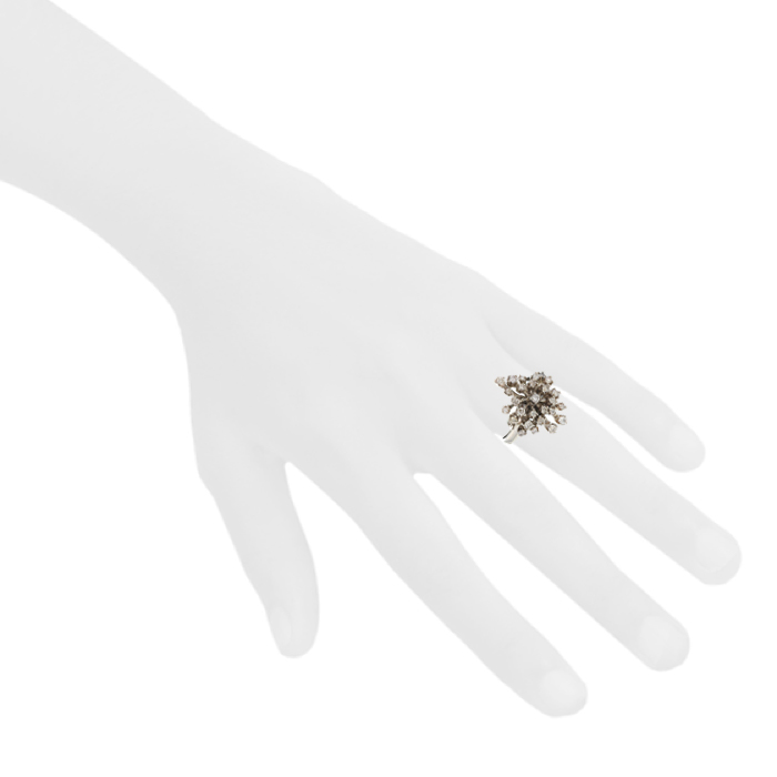 H. Stern Snow Flakes ring in noble gold and diamonds - Detail D1