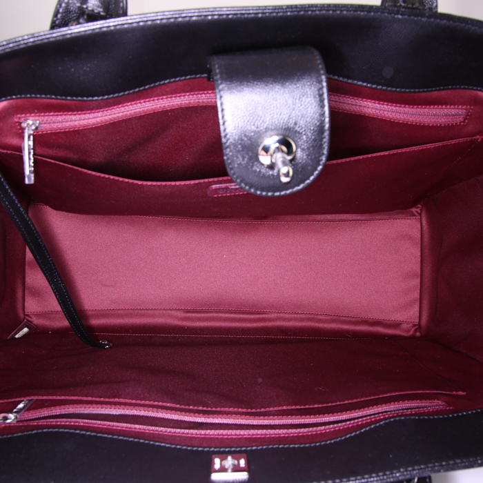 Bolso Cabás Chanel Cerf en cuero granulado negro - Detail D3